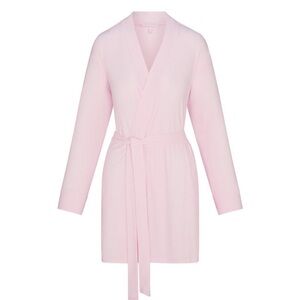 NWT SKIMS Sleep Women's Short Robe in Cherry Blossom Pink.